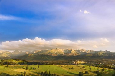 Dağ günbatımı - Tatras - yüksek dağ Avrupa'da. Polonya taraftan görüntüleyin. Kuzey yüzleri.