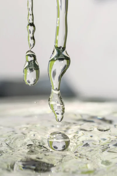 Lightweight Football Drops Clear Water Reflection Soccer Ball — Stock Photo, Image