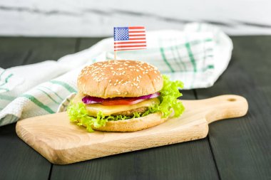 Amerikan çizburgeri hızlı ve lezzetli breakfast beyaz arka plan üzerinde