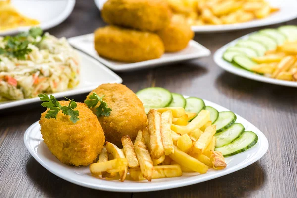 Cutlet Volaille Met Friet Groenten — Stockfoto