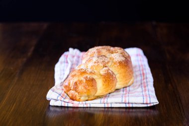 Challah ekmeği lezzetlidir, sadece Şabat 'ta değil.