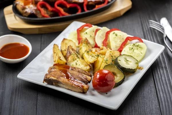 Gebratene Rippen Chilisoße Mit Gemüse — Stockfoto