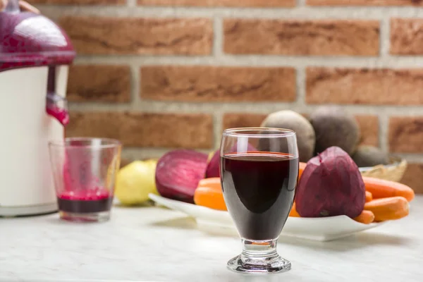 Preparazione Succo Barbabietole Rosse — Foto Stock