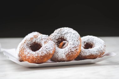 Paket servisi olan restoran kahve ve çörek - yolda hızlı bir Aperatif,
