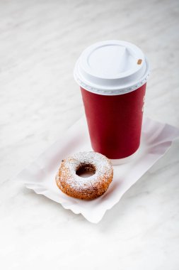 Paket servisi olan restoran kahve ve çörek - yolda hızlı bir Aperatif,