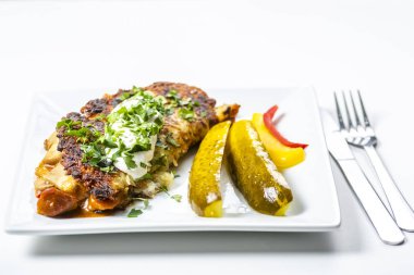 mantar ile domuz eti güveç ile servis patates pastası