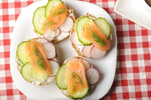 Tasty Breakfast Small Sandwiches Salmon Vegetables — Stock Photo, Image