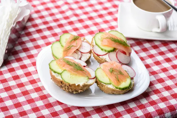 Tasty Breakfast Small Sandwiches Salmon Vegetables — Stock Photo, Image