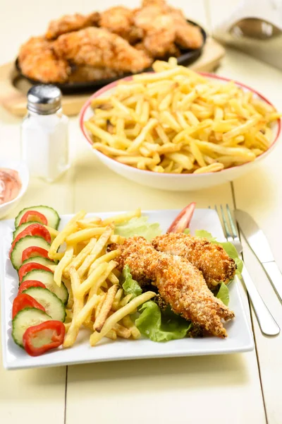 Kyckling Remsor Med Pommes Frites Och Sås — Stockfoto