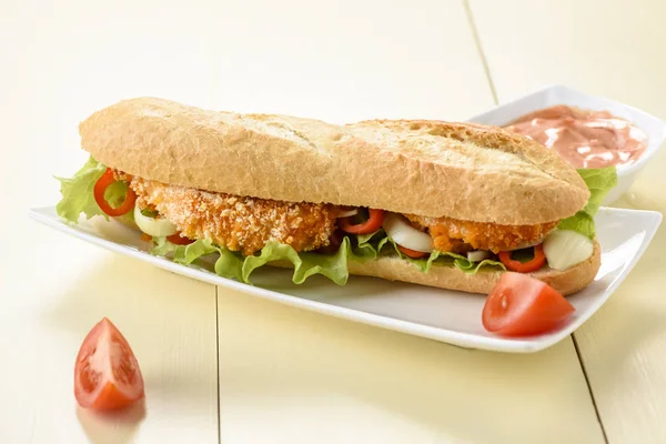 Long Sandwich Breaded Chicken Tenderloin Vegetables — Stock Photo, Image