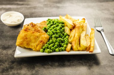 Balık ve patates kızartması - İngiliz barlarından sıklıkla kullanılan yiyecekler
