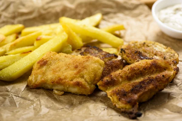 Ryby Frytkami Często Używane Jedzenie Brytyjskich Pubów — Zdjęcie stockowe