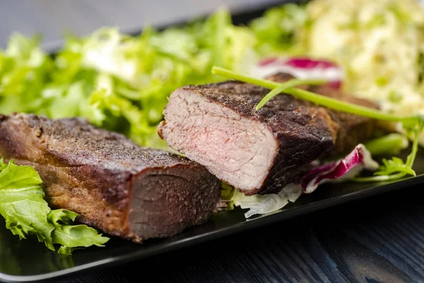 Steak Bœuf Avec Purée Pommes Terre Mélange Laitue — Photo