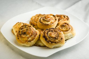 Meze ile Fransız pasta peynir ve jambon ile