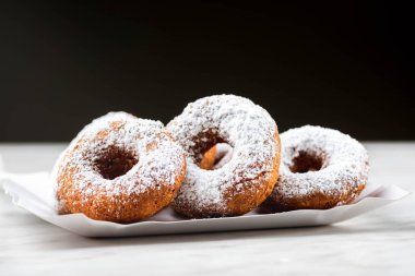 Paket servisi olan restoran kahve ve çörek - yolda hızlı bir Aperatif,