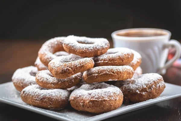 Kaffee Und Donuts Ein Schneller Snack Unterwegs — Stockfoto
