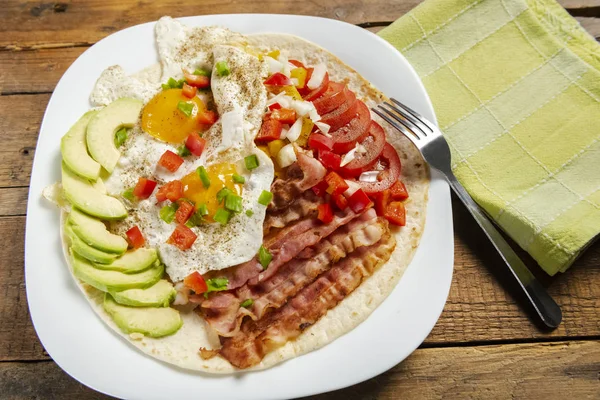 Huevos rancheros-çiftlikte yumurta