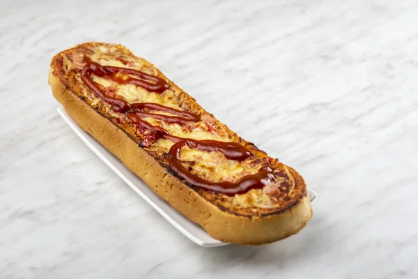 peynir sandviç ve ketçap