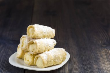 Cannoli ricotta krema ile doldurulmuş 