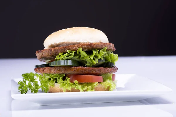 Cheeseburger petit déjeuner rapide et savoureux — Photo