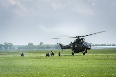 Helikopter kullanımı ile askeri operasyon