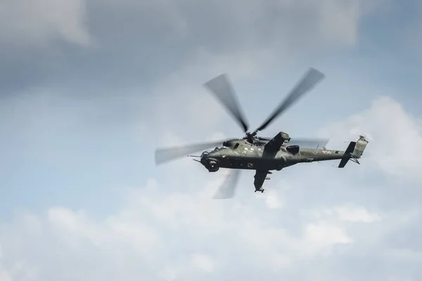 Mi 24 helikopteri havada — Stok fotoğraf