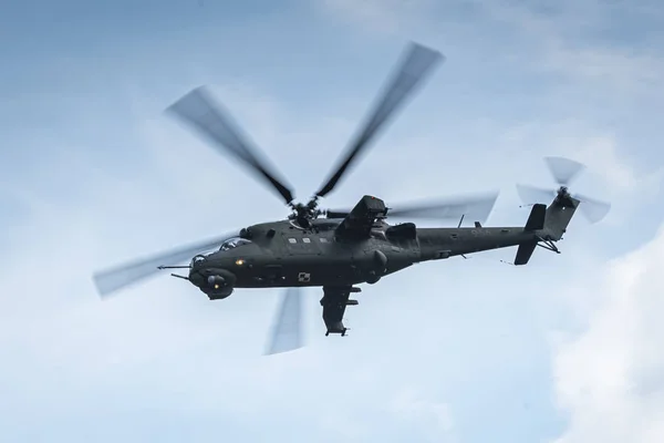 Mi 24 helikopteri havada — Stok fotoğraf