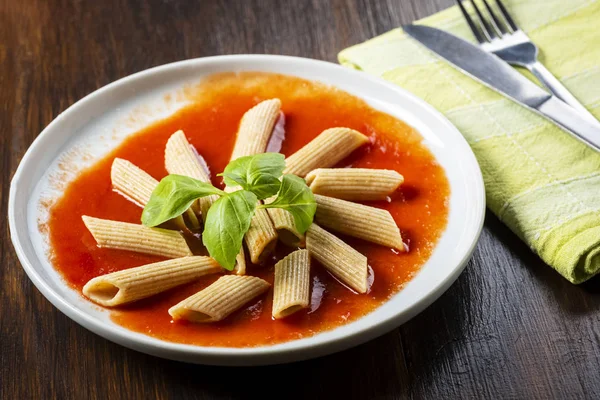 Pasta, wholemeal penne with basil — Stock Photo, Image