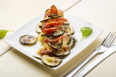 mozzarella ve sebze ile pişmiş tavuk göğsü