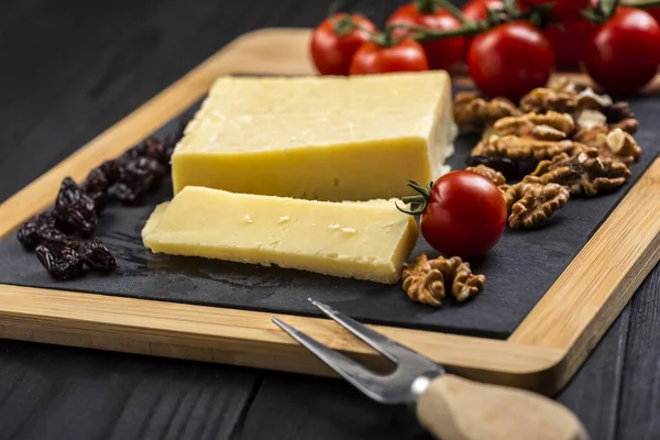 Placa de queijo - queijo cheddar — Fotografia de Stock