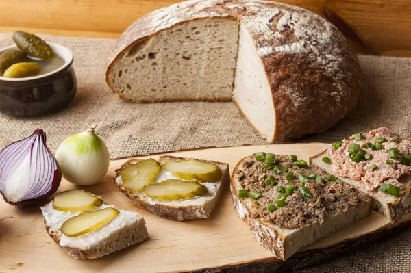 Pain au saindoux et pâté — Photo