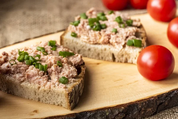 Domuz yağı ve pate ile ekmek — Stok fotoğraf