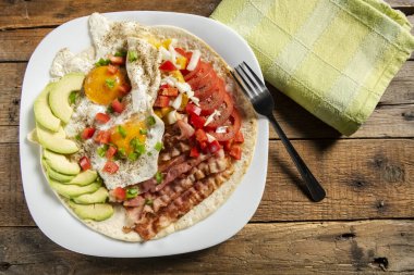 Huevos rancheros-çiftlikte yumurta