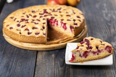 Meyve ile ev yapımı kek