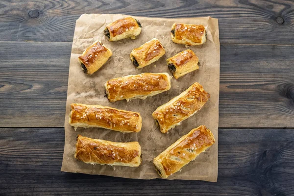 Puff pastry patties with spinach — ストック写真