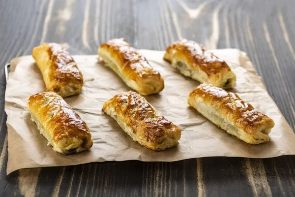 Puff pastry patties with spinach — ストック写真