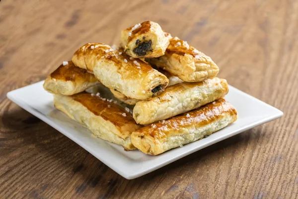 Puff pastry patties with spinach — ストック写真