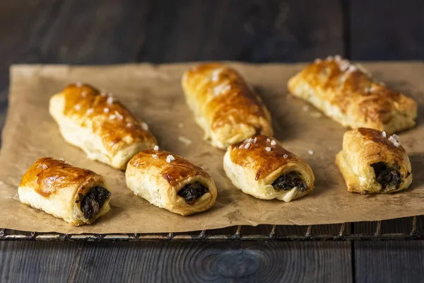 Puff pastry patties with spinach — ストック写真