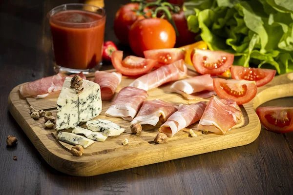 Snack Board Cheese Ham Tomato — Stock Photo, Image