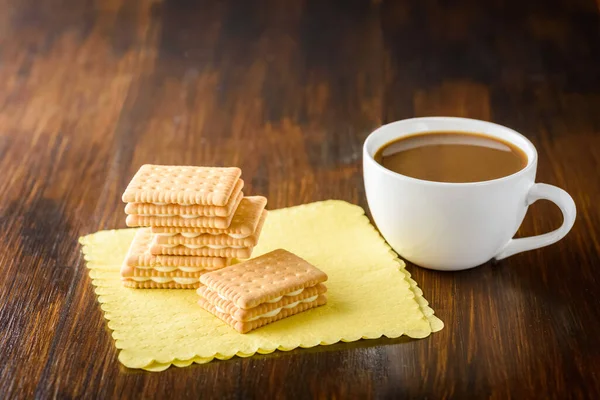 クッキーとミルク入りのコーヒー — ストック写真