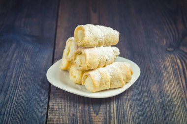 Ricotta peynirli kremayla doldurulmuş ev yapımı cannoli - Sicilya tatlısı