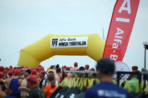 Bielorrusia Minsk Julio 2018 Los Atletas Calientan Inicio Del Triatlón —  Fotos de Stock