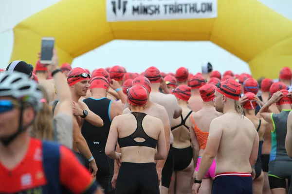 Bielorrusia Minsk Julio 2018 Los Atletas Calientan Inicio Del Triatlón —  Fotos de Stock