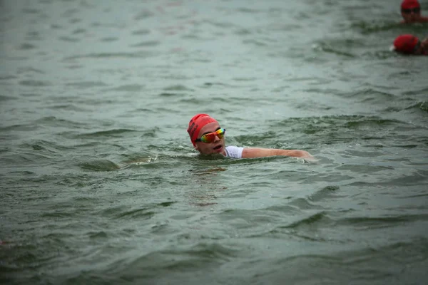 Bělorusko Minsk Července 2018 Sportovci Účastníků Plaveckých Soutěží Minsk Triatlon — Stock fotografie