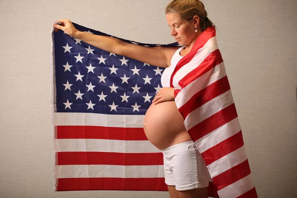 Fertilidade América Conceito Menina Grávida Bandeira Americana — Fotografia de Stock