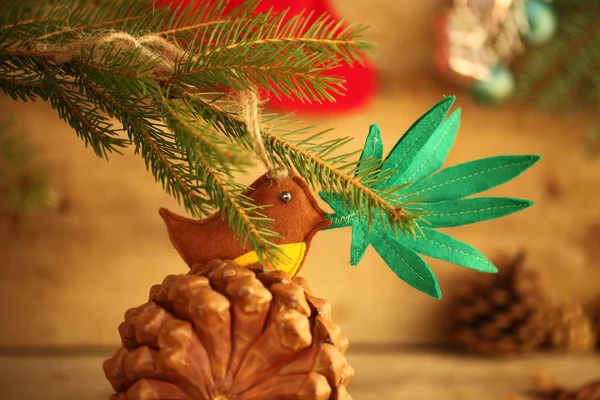 Ręcznie Robione Zabawki Choince Liść Konopi Dziób Ptaka Konopi Marihuany — Zdjęcie stockowe