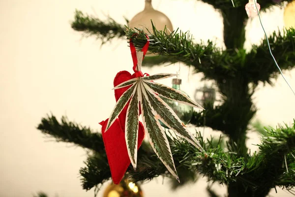 크리스마스 장난감입니다 대마초 마리화나 레크리에이션 — 스톡 사진