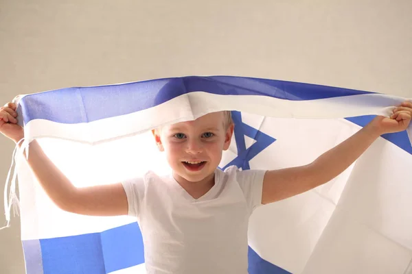 Yahudi Bayrak Ile Küçük Çocuk — Stok fotoğraf