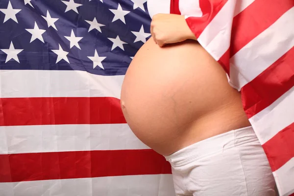 Fertiliteten Hos America Konceptet Gravid Flicka Och Amerikanska Flaggan — Stockfoto