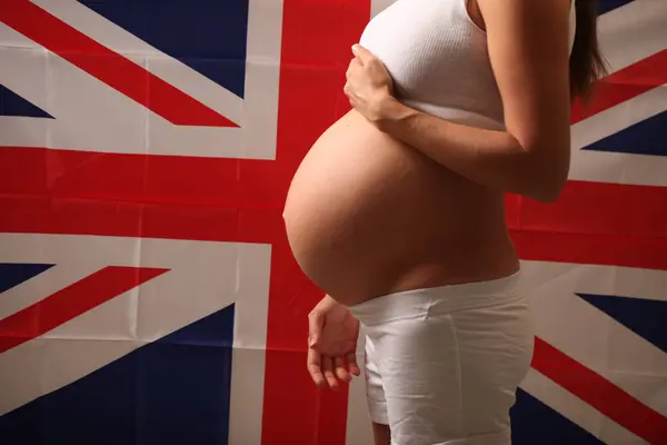 Fertilidad Reino Unido Concepto Una Niña Embarazada Bandera Inglesa — Foto de Stock